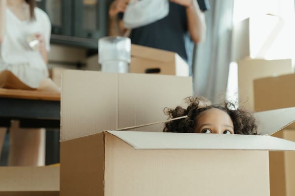 Przeprowadzka z dziećmi: jak przejść przez nią spokojnie