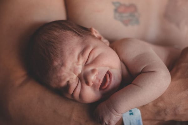 Kolka i wieczorny płacz: jak przetrwać najtrudniejsze godziny